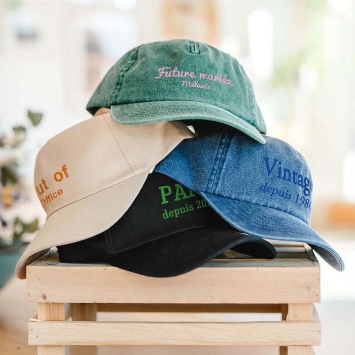 Casquette personnalisable avec 2 lignes de texte